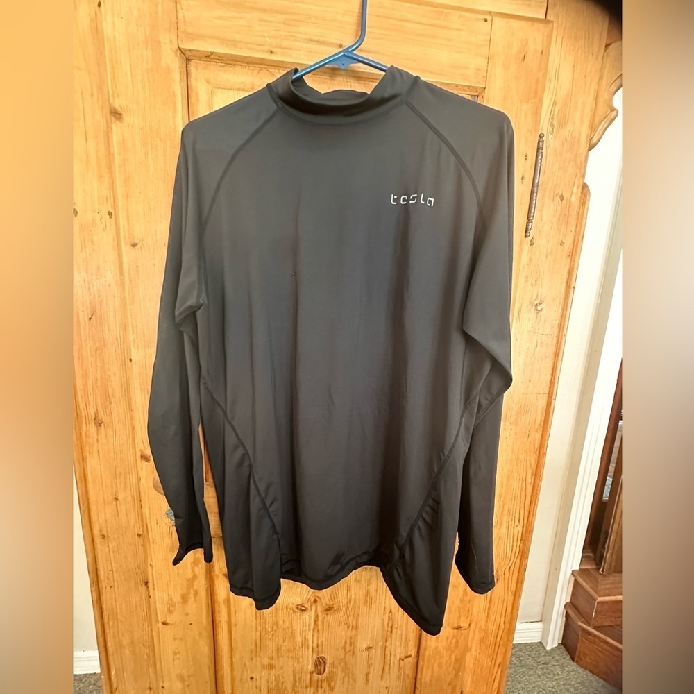 Tesla Black Thermal Wintergear Compression Baselayer Long Sleeve Top Sz Medium